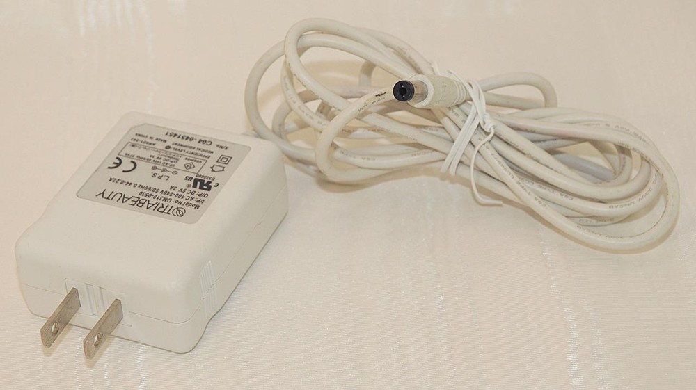 Tria Beauty ~ Hair Removal Laser Replacement AC Charger Cord ONLY UM318-0530
