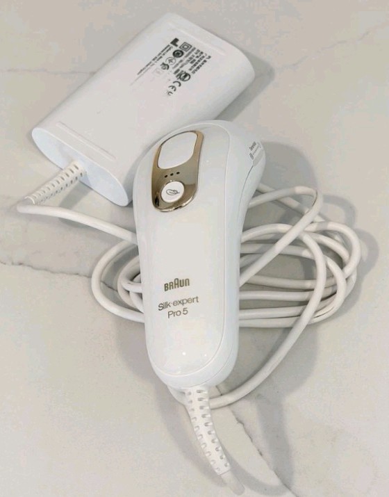 Braun Silk Expert Pro 5 IPL Hair Removal Device FOR PARTS Not Working Read