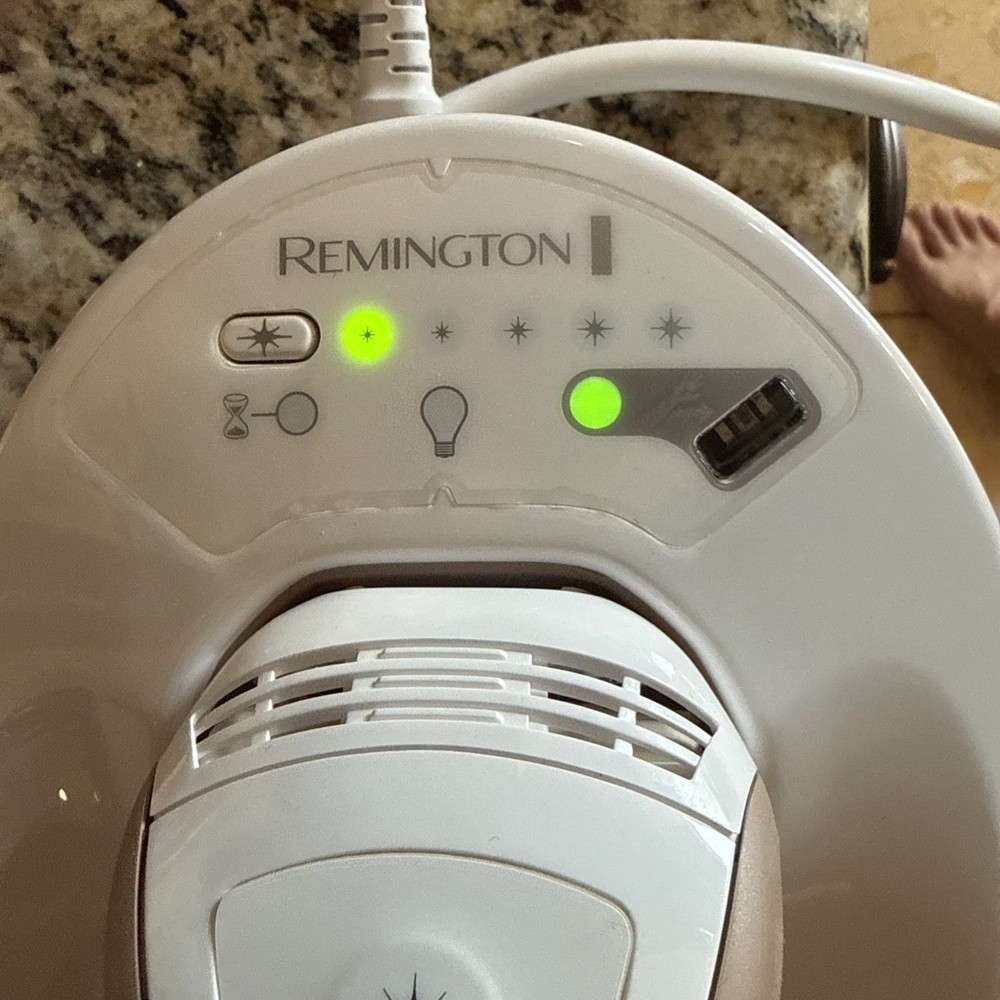 Remington iLIGHT Pro Professional IPL6000 Permanent Hair Removal System