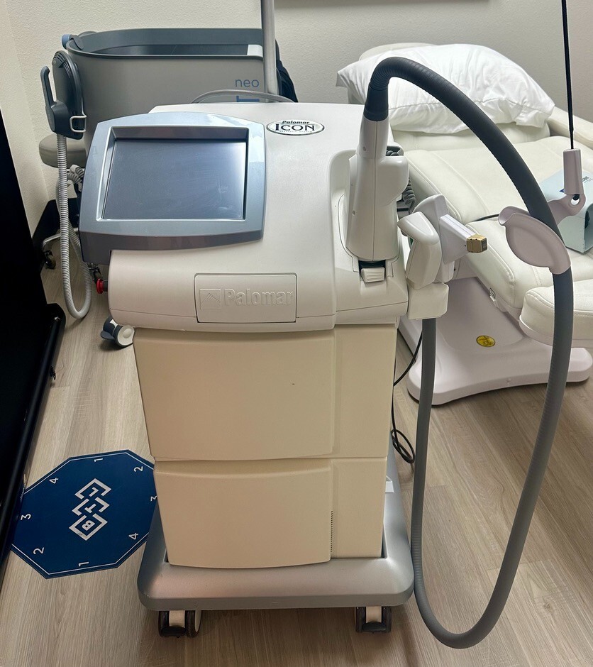 Palomar Cynosure Starlux 500 Laser, Chiller Cart, 5 additional hand pieces