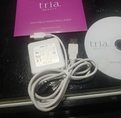 Tria Age Defying Laser / Original Box, Charging Cradle Disk, Manuals, Tested