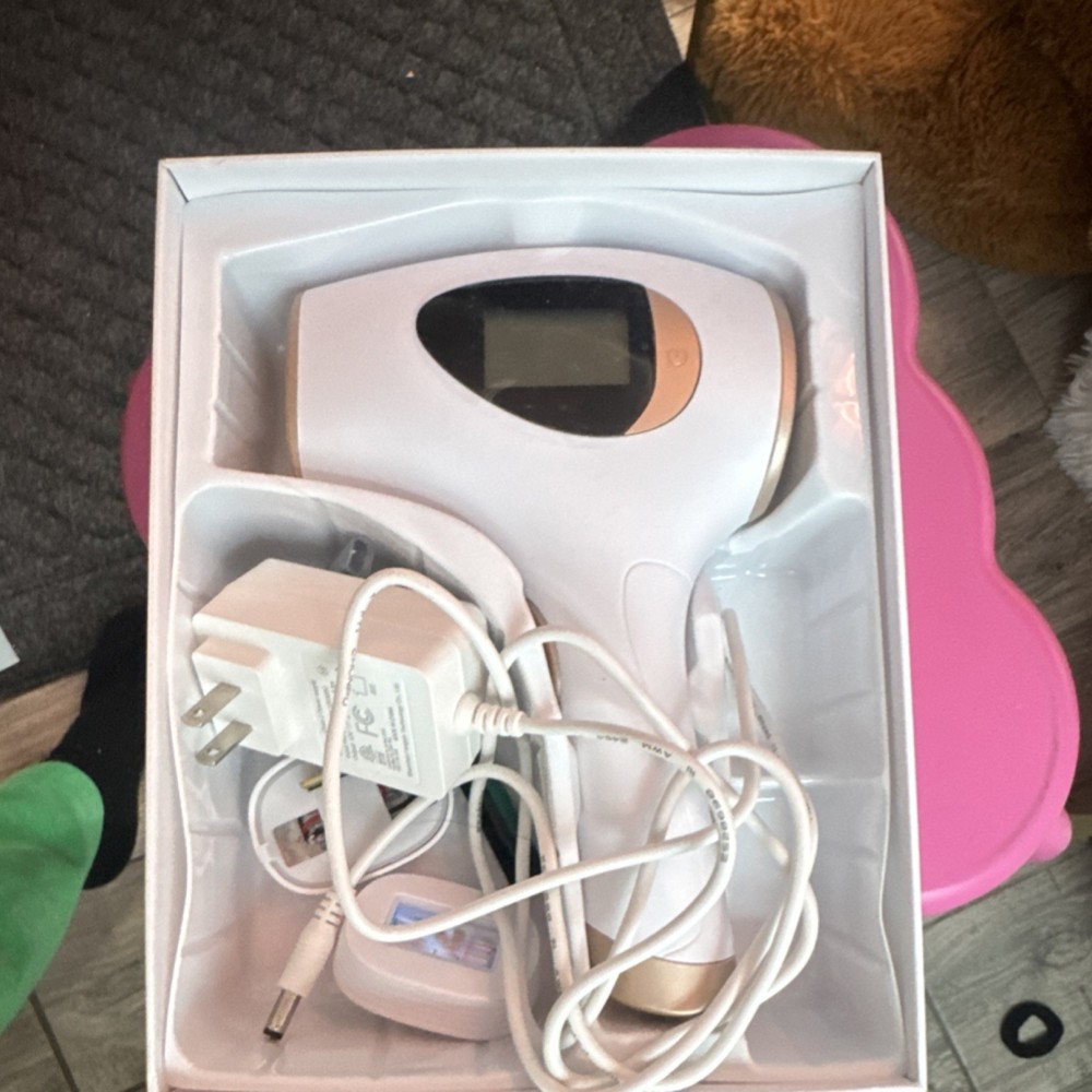 White Gold IPL Hair Removal Device LCD Display Corded for Body Face Bikini