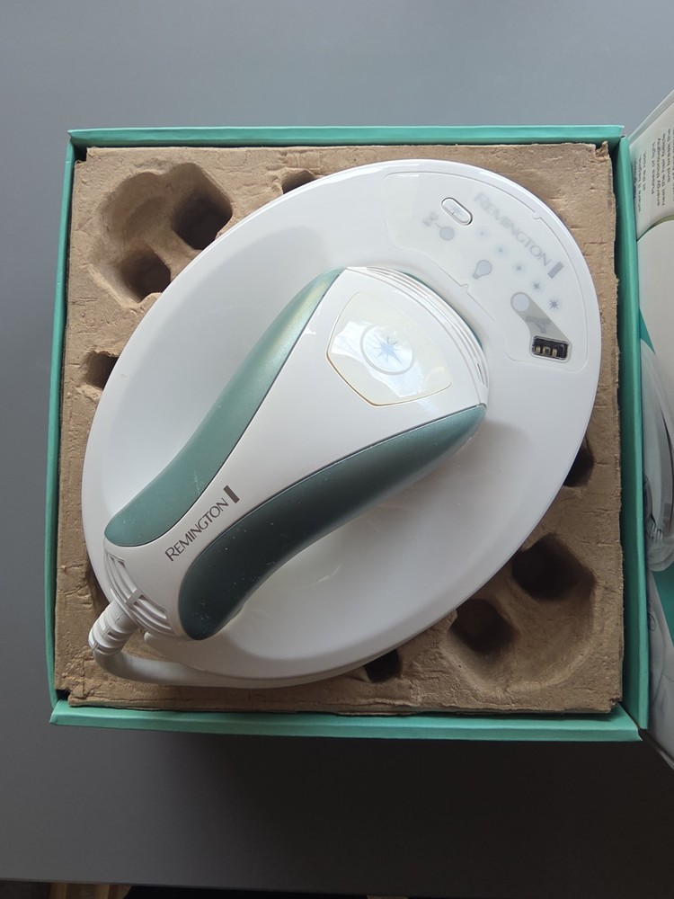 REMINGTON IPL6500 iLight Ultra Face & Body At Home IPL6500 Hair Removal System