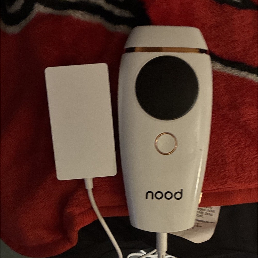 Nood IPL Hair Removal Device LCD Display 600000 Flashes Corded Electric White