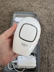 Silk’n Infinity IPL Hair Removal Device w/ Case Manuals Charger – Working